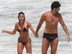 Dani Sperle e ex-BBBs mostram boa forma na praia Dani Sperle e ex-BBBs mostram boa forma na praia